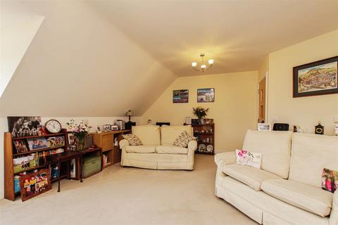 2 bedroom apartment for sale, Roslyn Court, Lisle Lane, Ely, Cambridgeshire, CB7 4FA