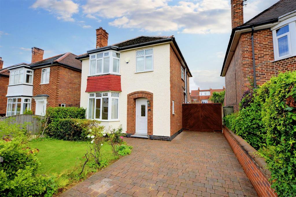 Douglas Road, Long Eaton 3 bed detached house for sale £285,000