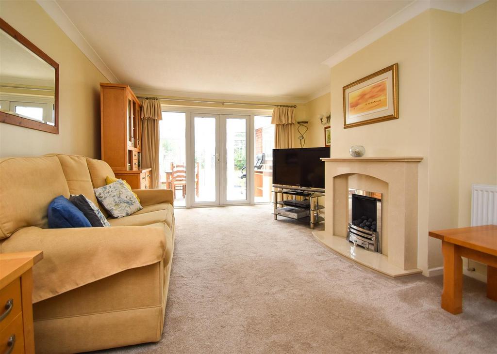 68 Clee View Road - Living Room (2).jpg
