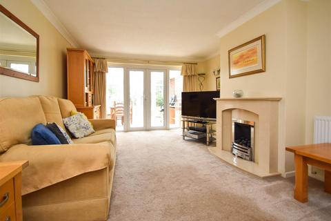 68 Clee View Road, Wombourne, Wolverhampton, WV5 0BD