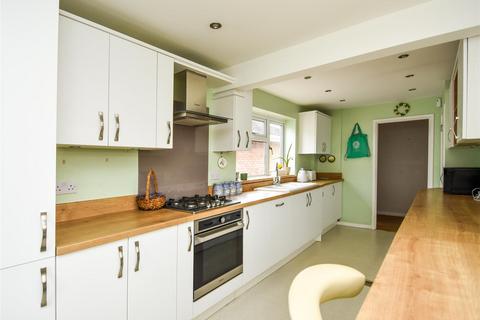 68 Clee View Road, Wombourne, Wolverhampton, WV5 0BD