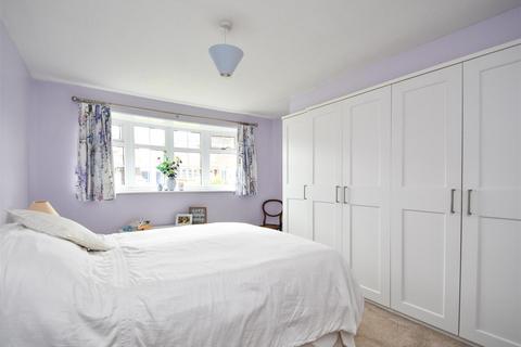 68 Clee View Road, Wombourne, Wolverhampton, WV5 0BD