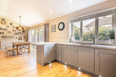 53 Rowan Tree Dell, Sheffield, S17 4FL