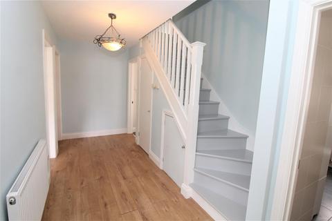 50 Brackendale, Potters Bar, EN6 2LU