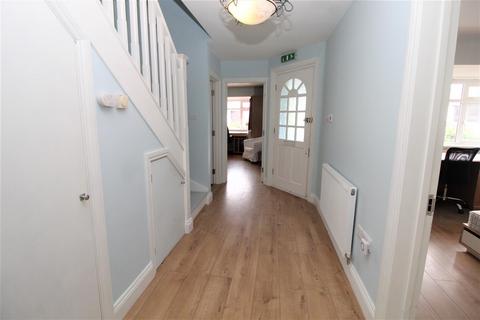 50 Brackendale, Potters Bar, EN6 2LU