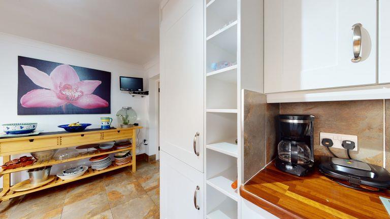 Fitted kitchen