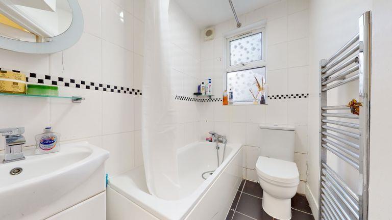 Bathroom combined W.C