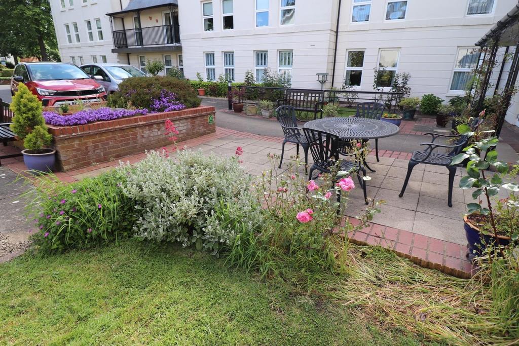 Gardens 2.jpg