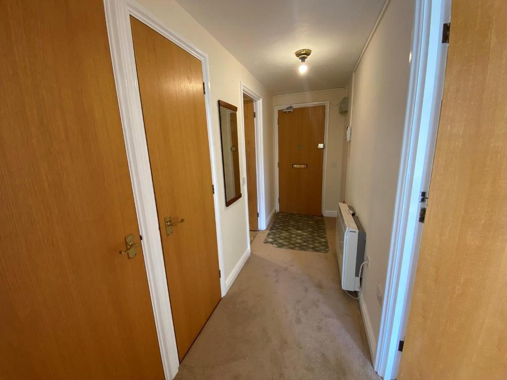 Hallway 2.jpg