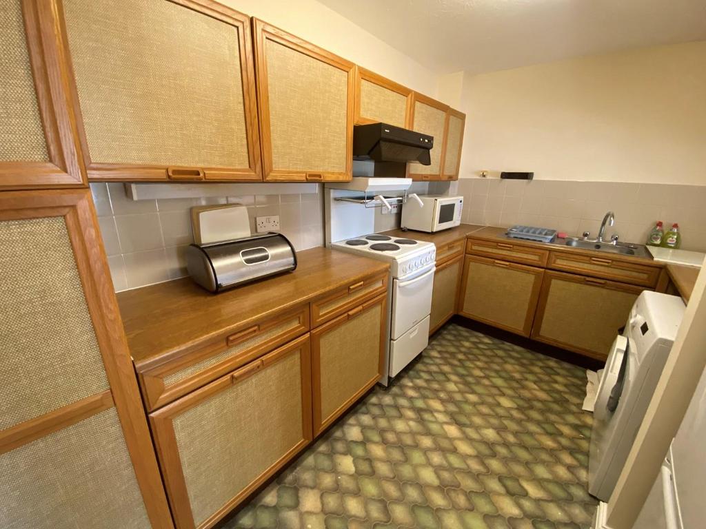 Kitchen 2.jpg