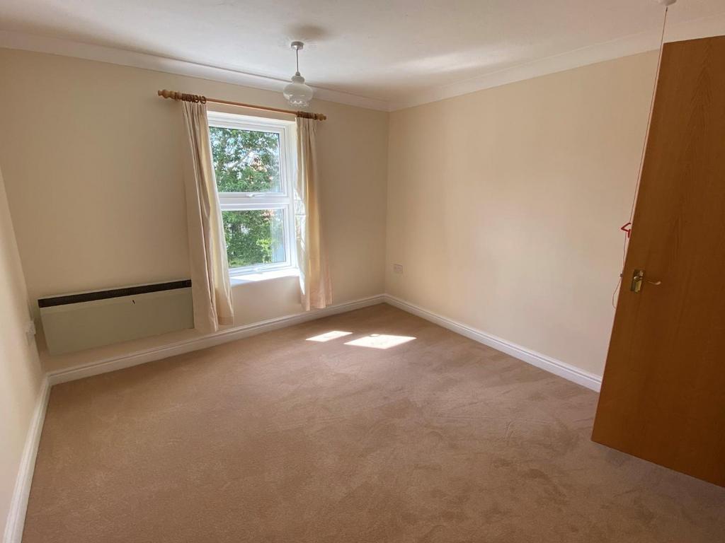 Bedroom a.jpg