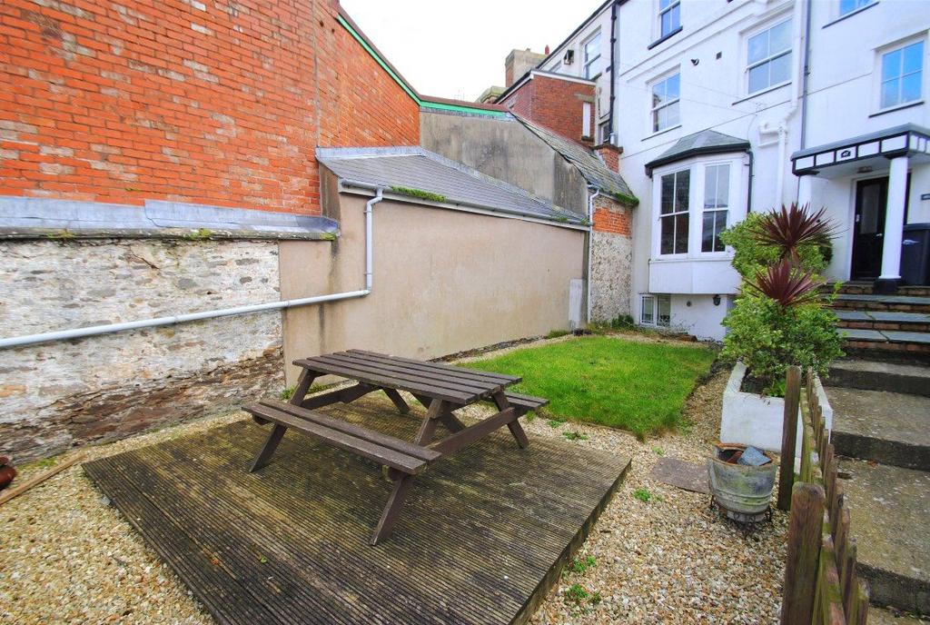 High Street, Devon, EX34 2 bed apartment for sale £150,000