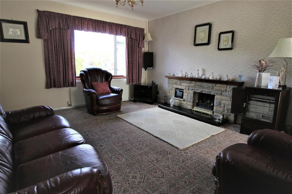 Chillington Drive, Codsall, 3 bed detached house for sale £300,000