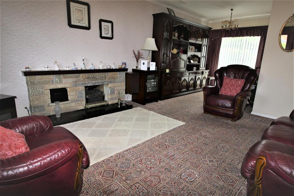 Chillington Drive, Codsall, 3 bed detached house for sale £300,000