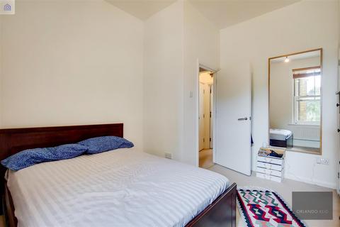 1 bedroom apartment to rent, Gauden Road, Clapham