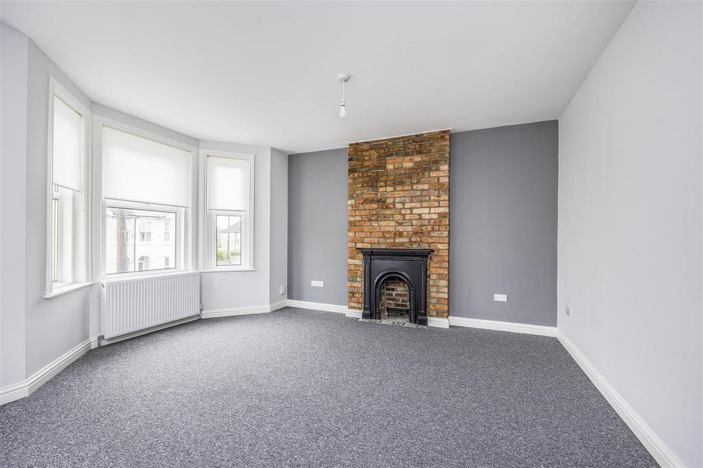 Warwick Road, Pokesdown 2 bed flat for sale £229,950