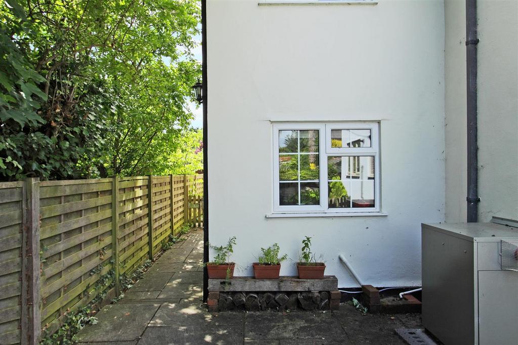 1 Mouland Cottages - Terrace.JPG
