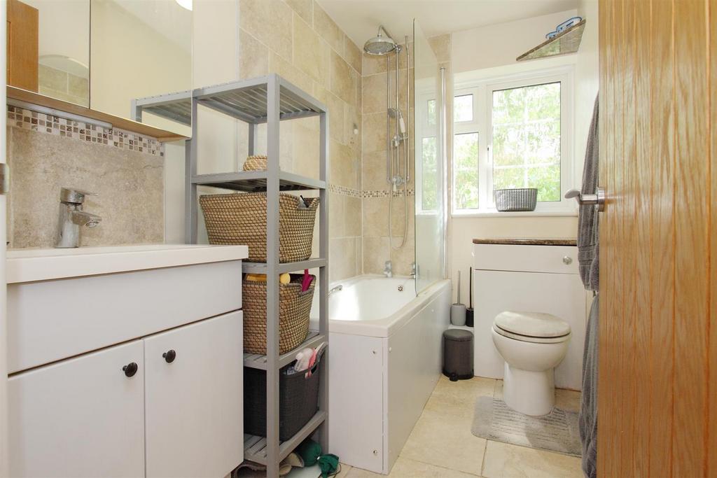1 Mouland Cottages - Family Bathroom.JPG