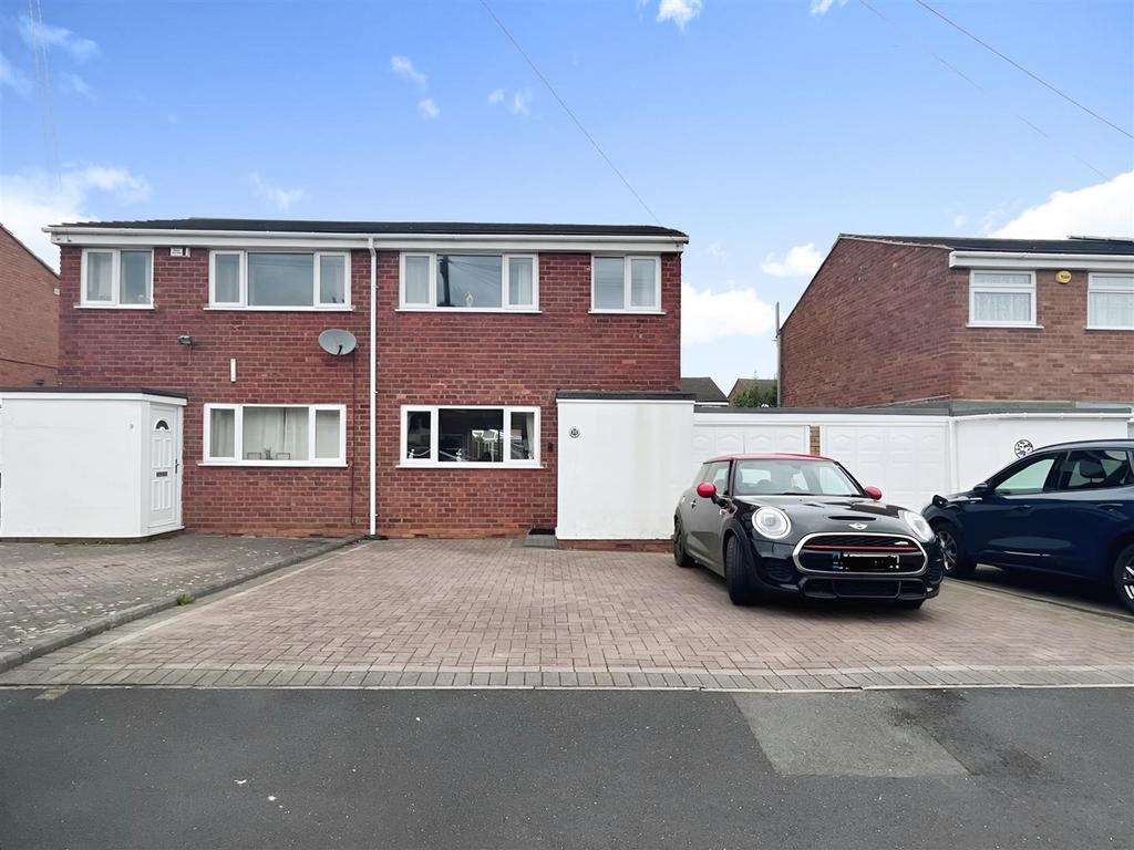 Freeman Drive, Walmley, Sutton Coldfield 3 bed semidetached house for