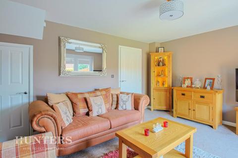 6 Sunnybrow Close, Oldham, OL8 2SZ