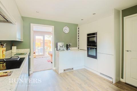 6 Sunnybrow Close, Oldham, OL8 2SZ