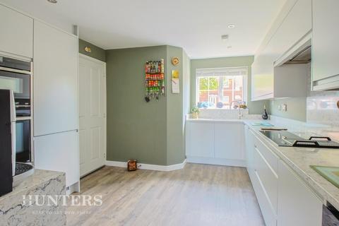 6 Sunnybrow Close, Oldham, OL8 2SZ
