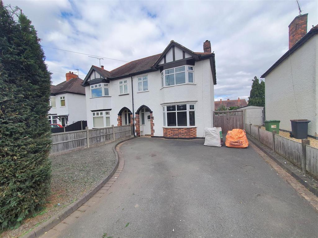 Coventry Road, Nuneaton, Warwickshire 3 bed semidetached house for