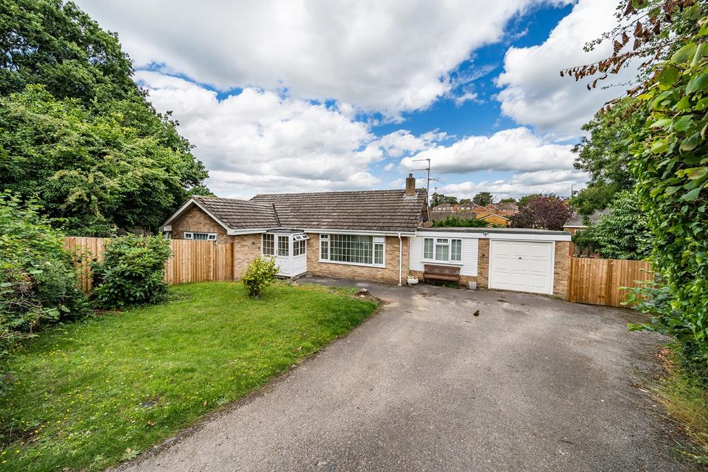 Chapel Hill, Tilehurst, Reading, RG31 3 bed bungalow for sale £650,000