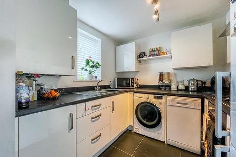 2 bedroom apartment for sale, Warwick Crescent, Basildon