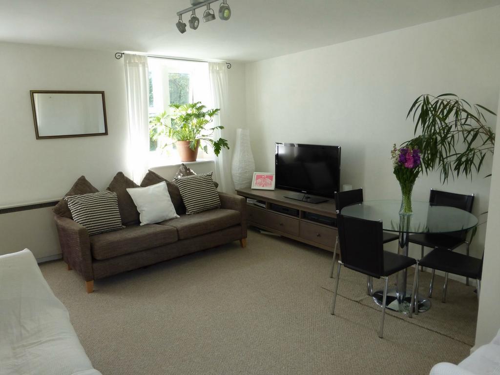 Stone Manor, Bisley Road, Stroud, Gloucestershire 2 bed flat £117,500