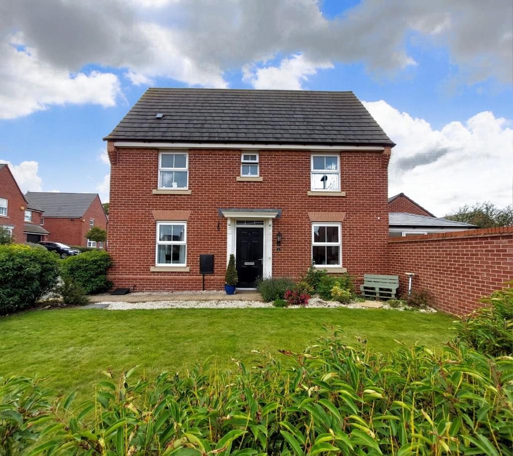 Ward Street, Earls Barton... 3 bed detached house for sale £340,000