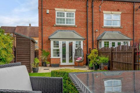 3 bedroom townhouse for sale, Cheshire Close, Rawcliffe, York