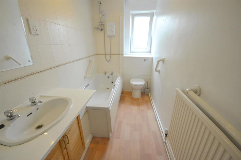 Bathroom suite