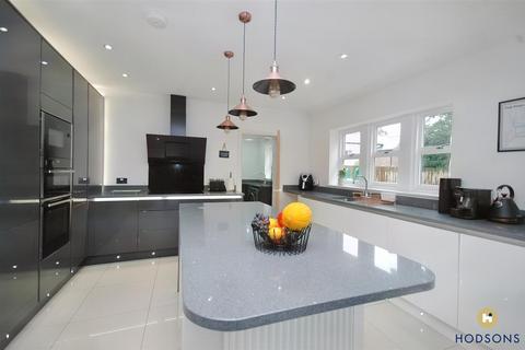 5 bedroom detached house for sale, Highfield Road, Wakefield WF4