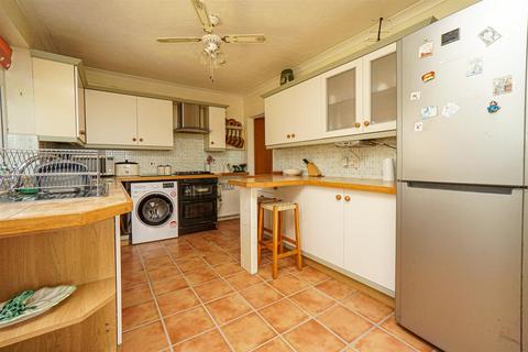 2 bedroom detached bungalow for sale - Whittingtons Way, Hastings