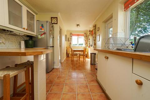 2 bedroom detached bungalow for sale, Whittingtons Way, Hastings