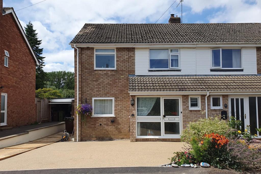 Vineries Close, Leckhampton, Cheltenham, GL53 0NU 4 bed semidetached