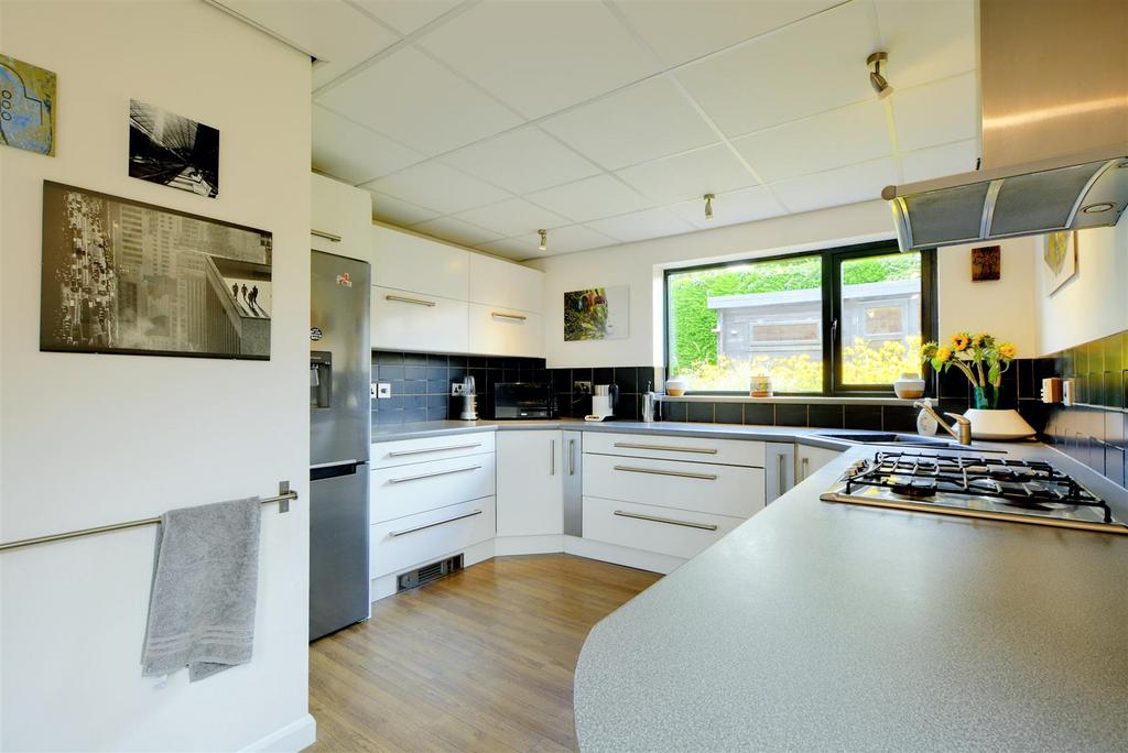 Kitchen 1.jpeg