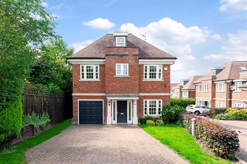 6 bedroom house to rent, Bramley Close, London
