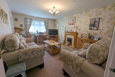 34 Amiens Close, Darlington, DL3 0UL