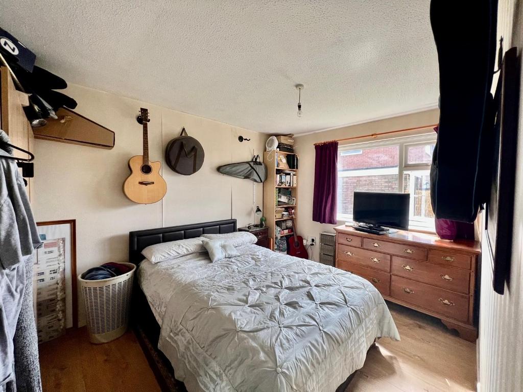 Bedroom 1.jpg