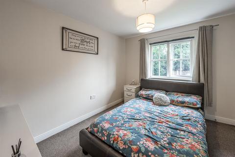 12 Delingpole Walk, Cradley Heath, B64 6DN