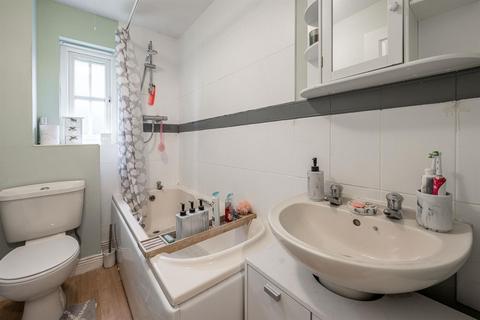 12 Delingpole Walk, Cradley Heath, B64 6DN