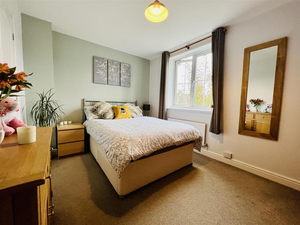 Emery Close, Altrincham 3 bed mews for sale £425,000