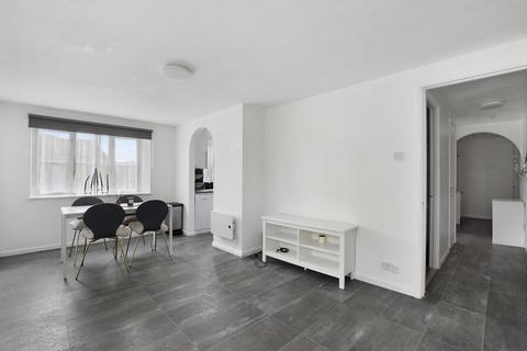 2 bedroom flat for sale, Cygnet Close, London, NW10