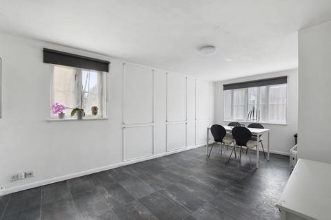 2 bedroom flat for sale, Cygnet Close, London, NW10