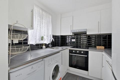 2 bedroom flat for sale, Cygnet Close, London, NW10