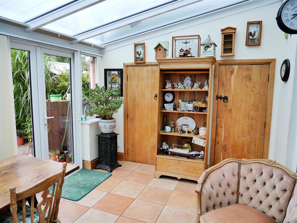 Garden Room with Utility cupboards