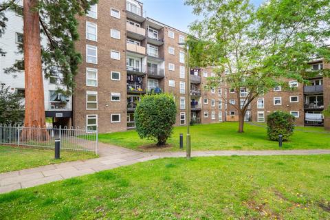 63 Westmoreland Drive, Sutton, SM2 6AB