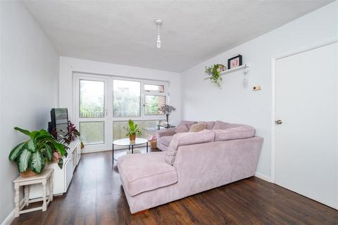 63 Westmoreland Drive, Sutton, SM2 6AB